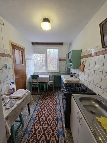 Titan Auchan, 10 minute metrou, Onisifor Ghibu intersectie 1 Decembrie 1918